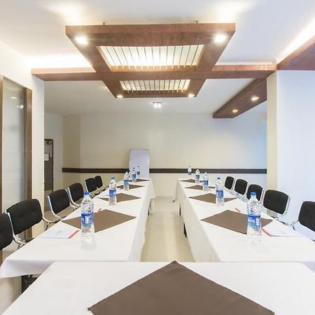 אחמדאבאד Hotel The Westend מראה חיצוני תמונה