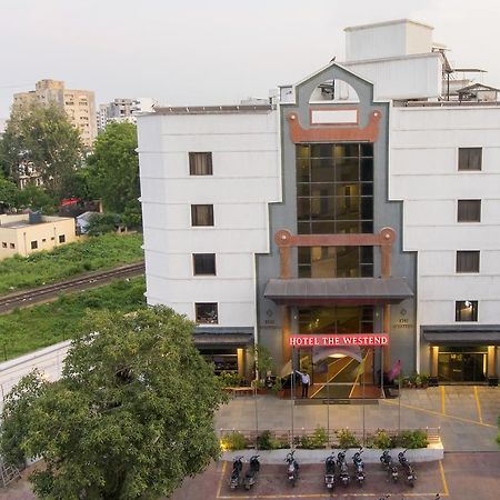 אחמדאבאד Hotel The Westend מראה חיצוני תמונה