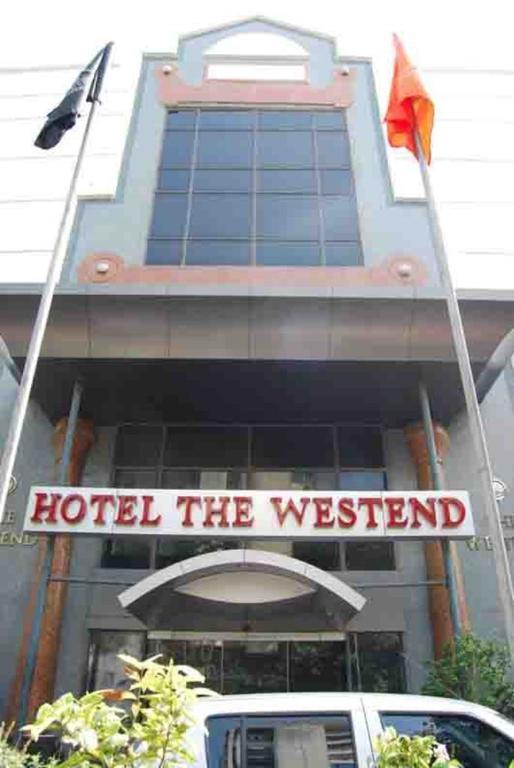 אחמדאבאד Hotel The Westend מראה חיצוני תמונה