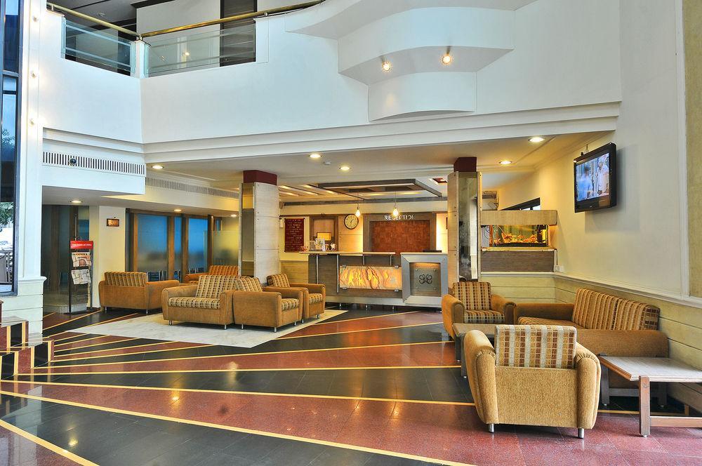 אחמדאבאד Hotel The Westend מראה חיצוני תמונה