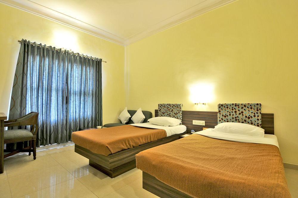 אחמדאבאד Hotel The Westend מראה חיצוני תמונה