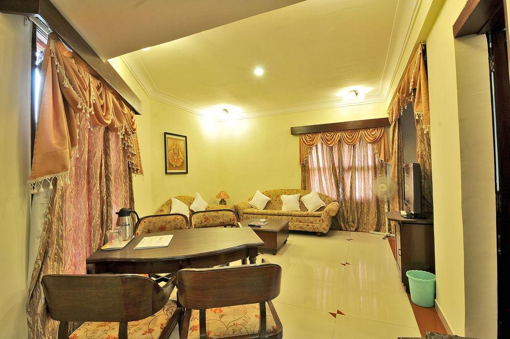 אחמדאבאד Hotel The Westend מראה חיצוני תמונה