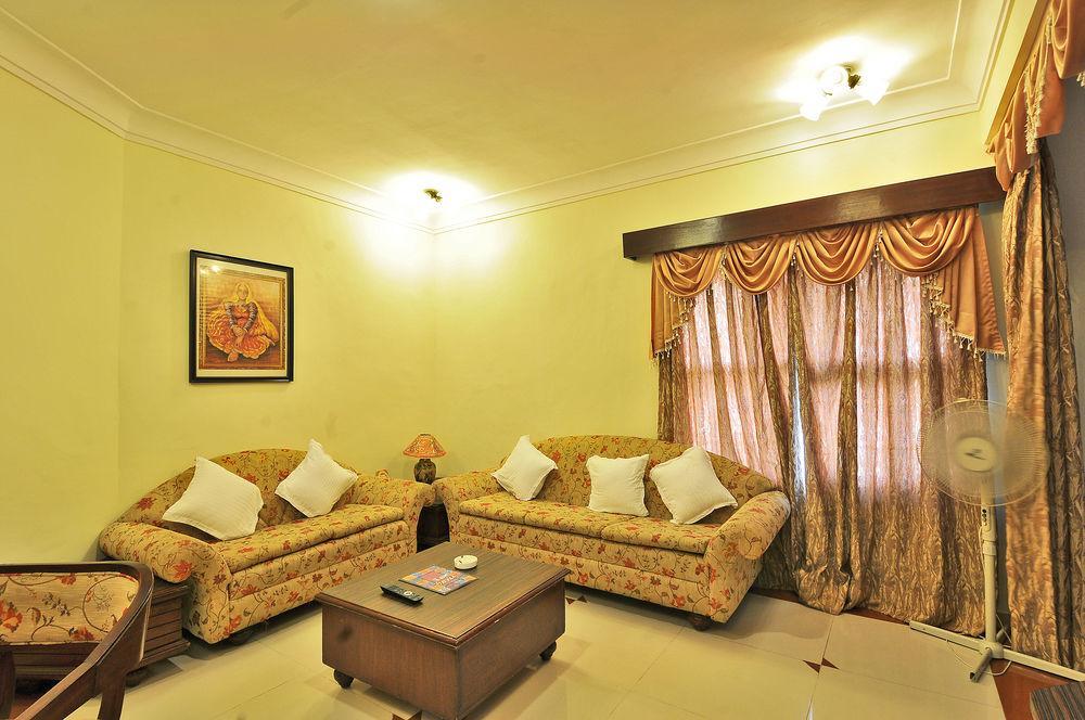 אחמדאבאד Hotel The Westend מראה חיצוני תמונה