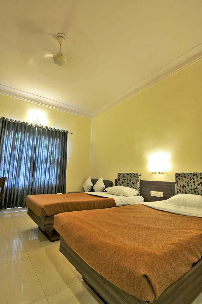 אחמדאבאד Hotel The Westend מראה חיצוני תמונה