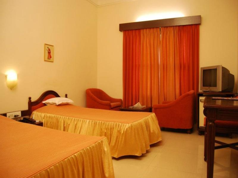 אחמדאבאד Hotel The Westend מראה חיצוני תמונה