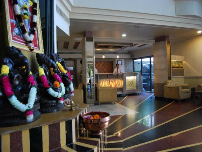 אחמדאבאד Hotel The Westend מראה חיצוני תמונה