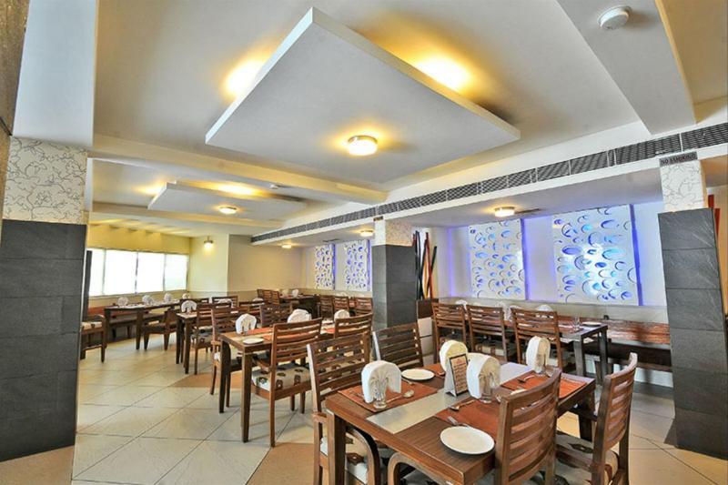 אחמדאבאד Hotel The Westend מראה חיצוני תמונה