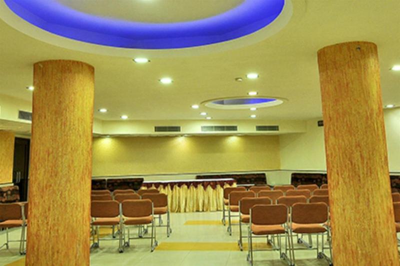 אחמדאבאד Hotel The Westend מראה חיצוני תמונה
