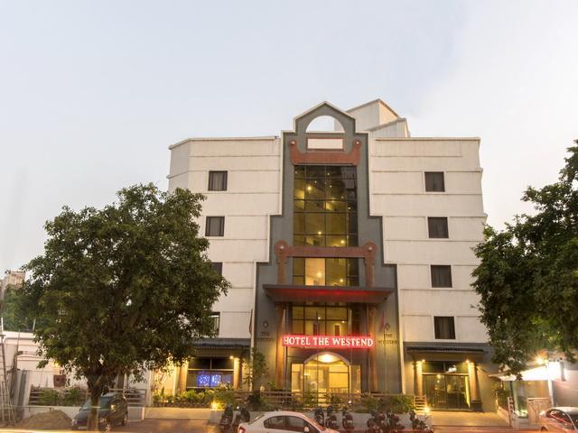 אחמדאבאד Hotel The Westend מראה חיצוני תמונה