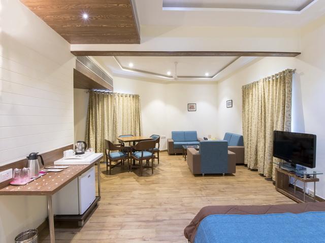 אחמדאבאד Hotel The Westend מראה חיצוני תמונה