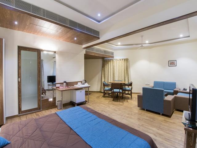אחמדאבאד Hotel The Westend מראה חיצוני תמונה