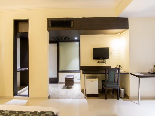 אחמדאבאד Hotel The Westend מראה חיצוני תמונה