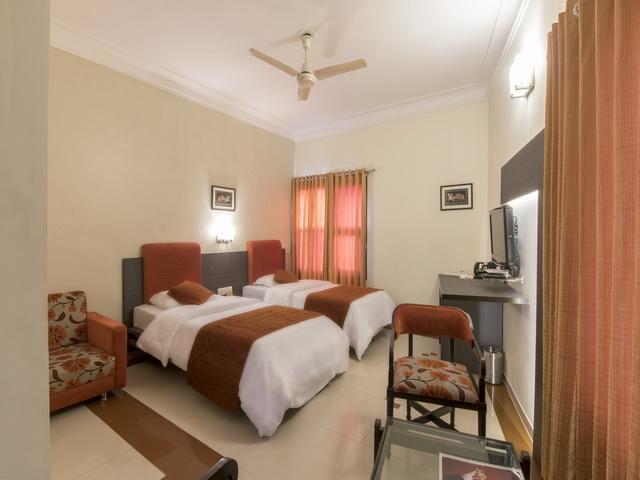אחמדאבאד Hotel The Westend מראה חיצוני תמונה