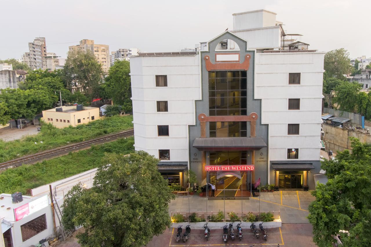 אחמדאבאד Hotel The Westend מראה חיצוני תמונה