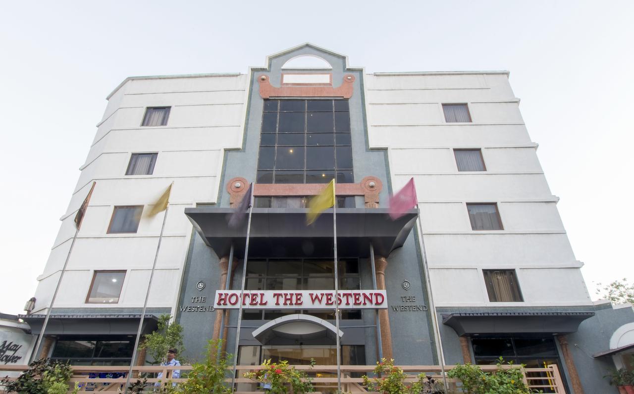 אחמדאבאד Hotel The Westend מראה חיצוני תמונה