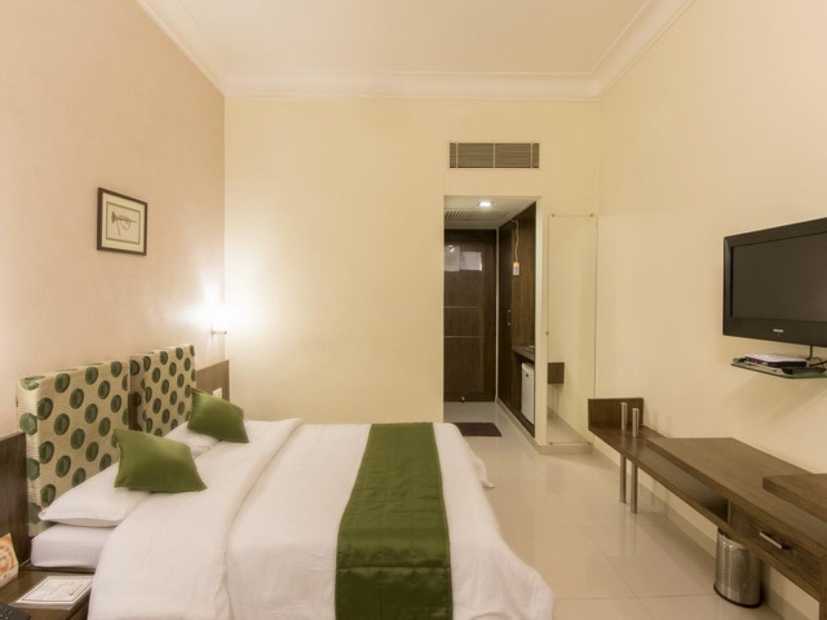 אחמדאבאד Hotel The Westend מראה חיצוני תמונה