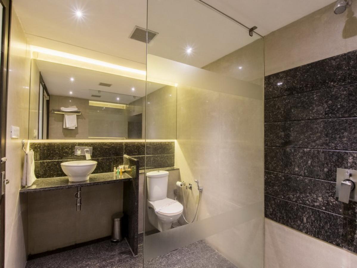 אחמדאבאד Hotel The Westend מראה חיצוני תמונה