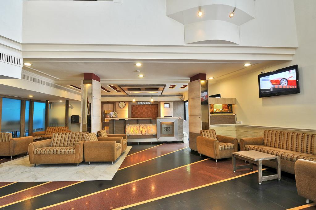 אחמדאבאד Hotel The Westend מראה חיצוני תמונה