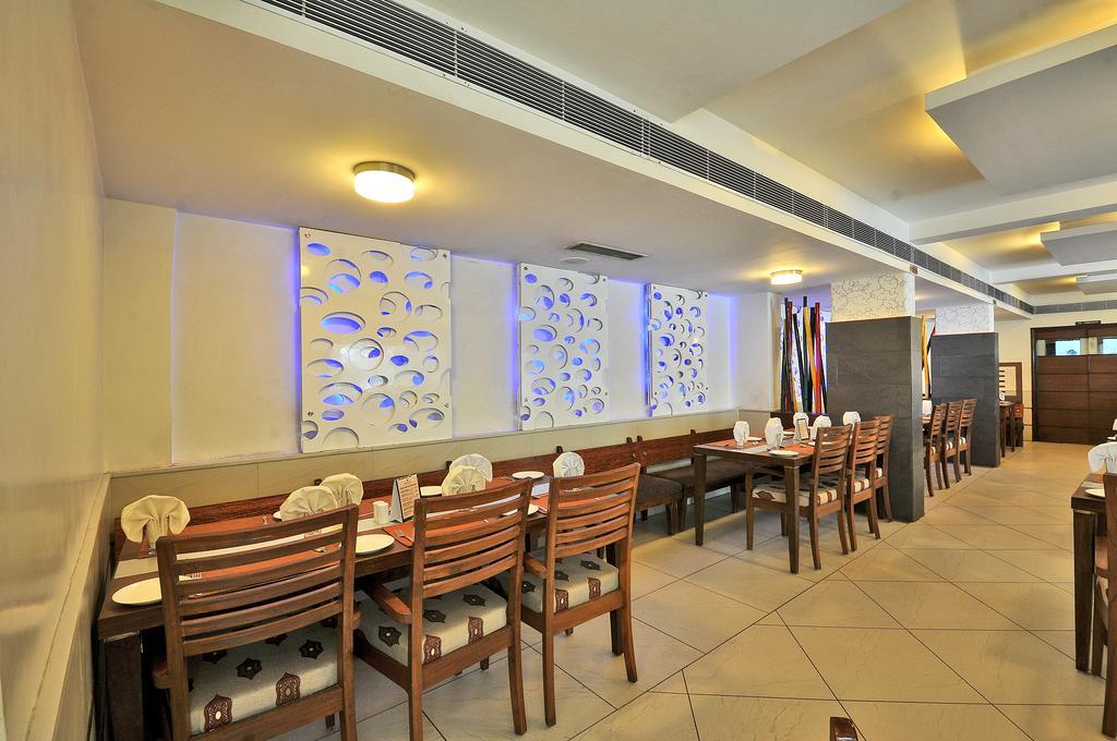 אחמדאבאד Hotel The Westend מראה חיצוני תמונה